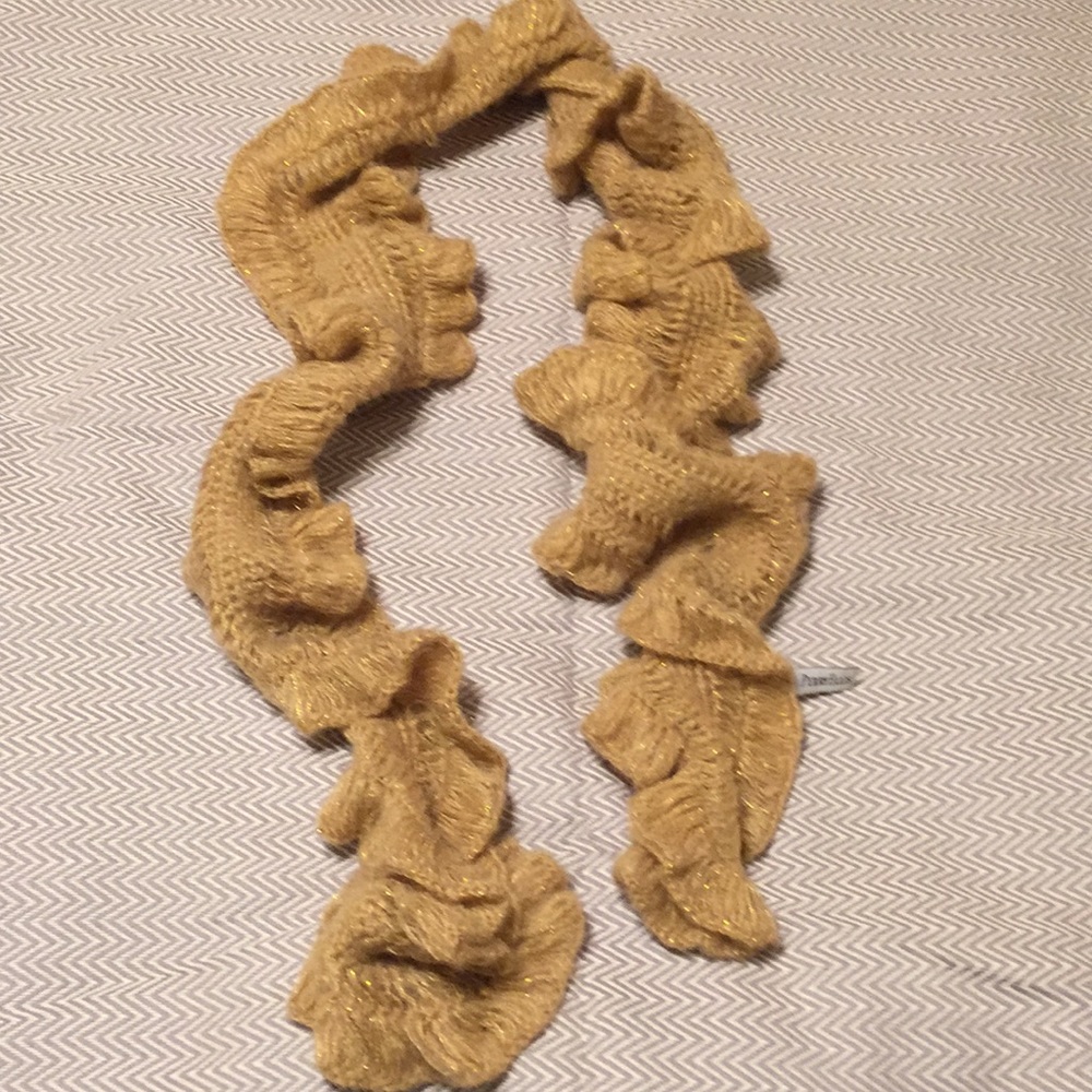 NWT. Gold Perry Ellis ruffled scarf.